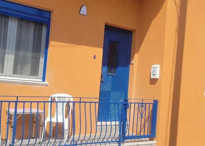 The Warm House Aegina